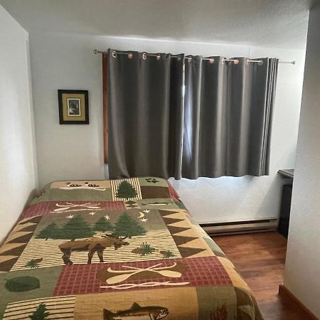 Bird Creek Brown Bear Saloon & Motel מראה חיצוני תמונה
