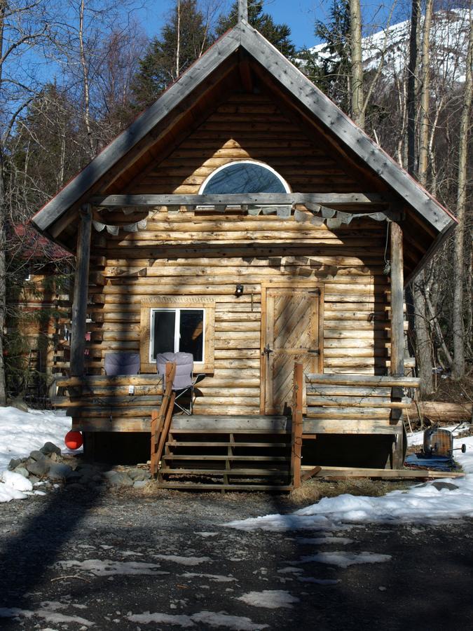 Bird Creek Brown Bear Saloon & Motel מראה חיצוני תמונה